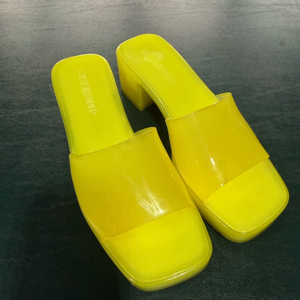 Steve Madden Harlin Jelly Block-Heel Sandals in yellow. 7 M